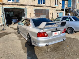 2001 Mitsubishi Galant VIII Рестайлинг, серебристый, 300000 рублей, вид 3