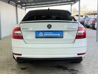 2017 Skoda Octavia III (A7) Рестайлинг, белый, 1599000 рублей, вид 4