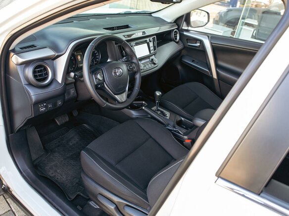 2018 Toyota RAV4 IV (XA40) Рестайлинг, белый, 1855000 рублей - вид 12