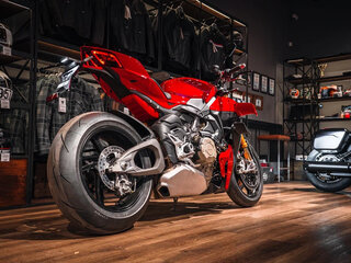 2026 Ducati Streetfighter V4, красный, 3350000 рублей, вид 2