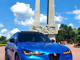 2023 Alfa Romeo Stelvio Quadrifoglio I Рестайлинг, синий, 6800000 рублей, вид 2