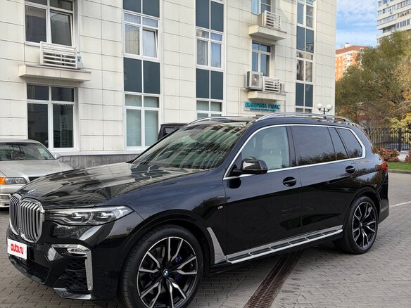 2020 BMW X7 30d I (G07), чёрный, 8700000 рублей - вид 2
