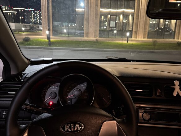 2015 Kia Rio III Рестайлинг, белый, 930000 рублей - вид 9