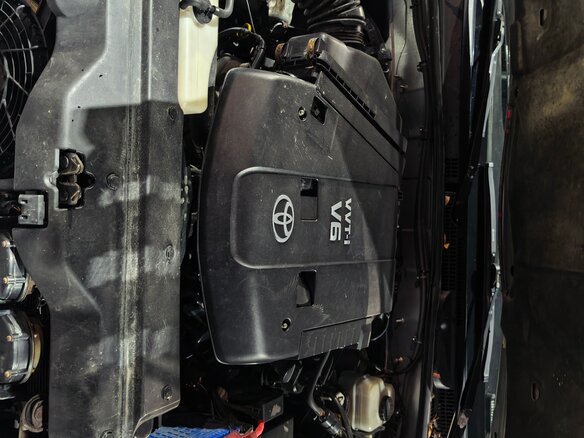 2008 Toyota Land Cruiser Prado 5-speed 120 Series Рестайлинг, серебристый, 2500000 рублей - вид 27