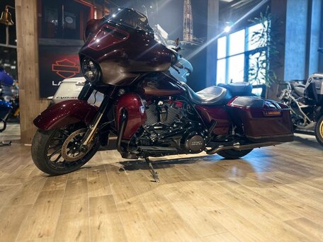 2018 Harley-Davidson CVO Street Glide, пурпурный, 3950000 рублей, вид 2