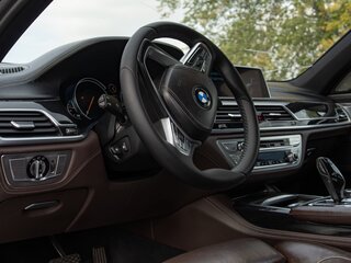 2015 BMW 7 серии 730d xDrive VI (G11/G12), чёрный, 2700000 рублей, вид 4