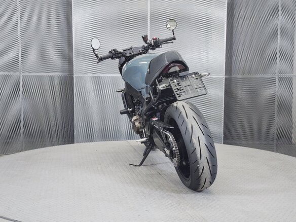 2024 Yamaha XSR900, серый, 1195000 рублей - вид 6