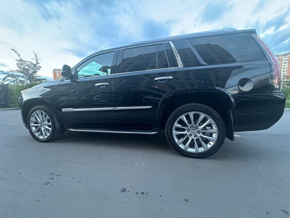 2020 Cadillac Escalade IV, чёрный, 5500000 рублей - вид 3
