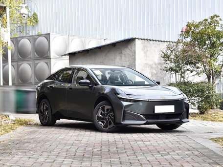 2026 Toyota bZ3, чёрный, 2150000 рублей, вид 3