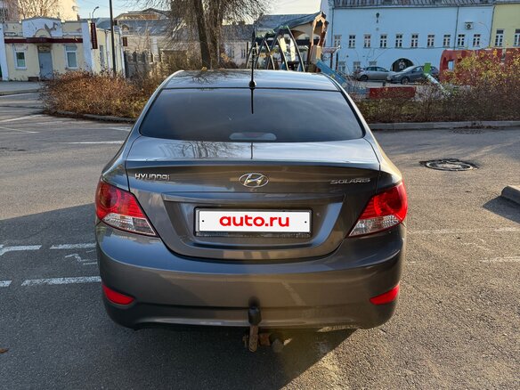 2013 Hyundai Solaris I, серый, 820000 рублей - вид 5