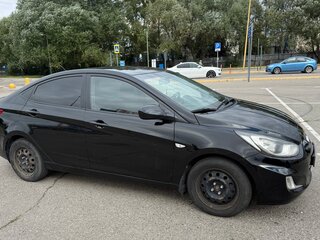 2011 Hyundai Solaris I, чёрный, 700000 рублей, вид 4