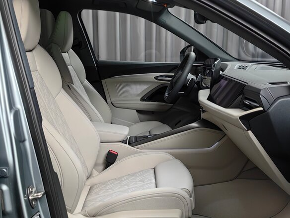2026 Audi Q5 L III (GU), серебристый, 6585000 рублей - вид 4