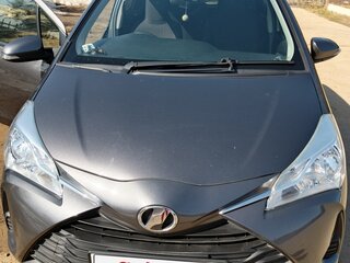 2018 Toyota Vitz III (XP130) Рестайлинг, серый, 900000 рублей, вид 2
