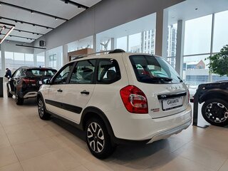 2026 Lada (ВАЗ) Granta Cross I Рестайлинг, белый, 1216000 рублей, вид 3