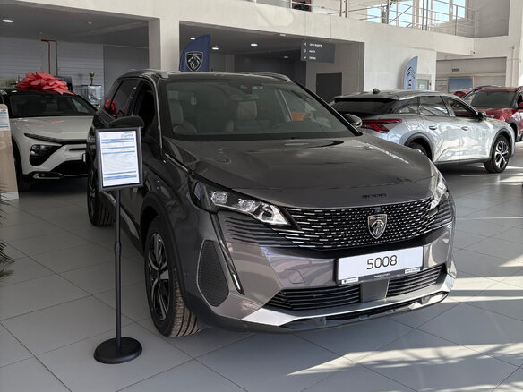 2026 Peugeot 5008 II Рестайлинг, серый, 4899000 рублей
