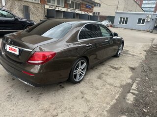 2017 Mercedes-Benz E-Класс 200 V (W213, S213, C238), коричневый, 2400000 рублей, вид 3