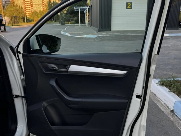 2021 Skoda Karoq DSG7 I, белый, 2360000 рублей - вид 12