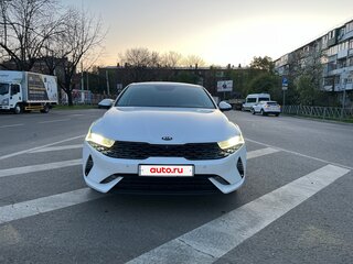 2020 Kia K5 III, белый, 2350000 рублей, вид 1