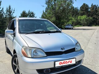 2001 Toyota Platz, серебристый, 398000 рублей, вид 2