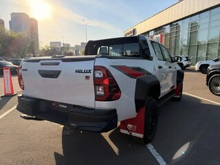 2025 Toyota Hilux VIII Рестайлинг 2, белый, 7350000 рублей, вид 4
