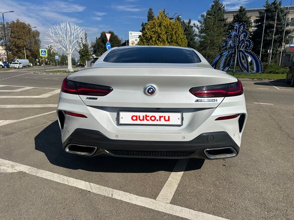 2022 BMW 8 серии M850i xDrive II (G14/G15/G16), белый, 8600000 рублей - вид 3
