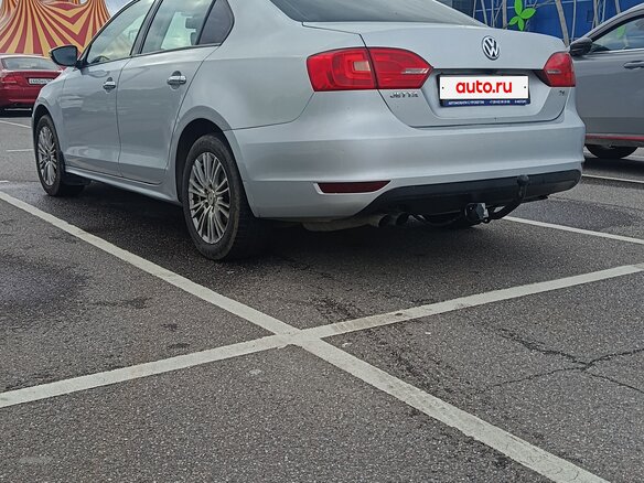 2011 Volkswagen Jetta VI, серебристый - вид 4