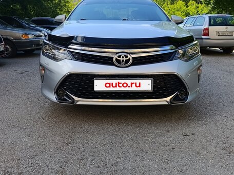 2017 Toyota Camry VII (XV50) Рестайлинг, серебристый, 2130000 рублей, вид 2
