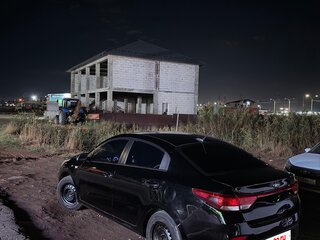 2017 Kia Rio IV, чёрный, 775000 рублей, вид 3