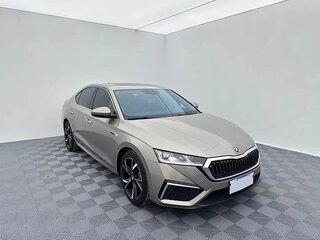 2023 Skoda Octavia IV (A8), бежевый, 1790000 рублей, вид 3