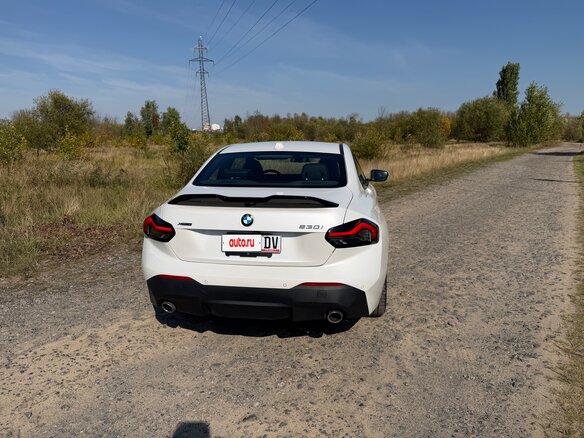 2024 BMW 2 серии 230i xDrive G42 Рестайлинг, белый - вид 3