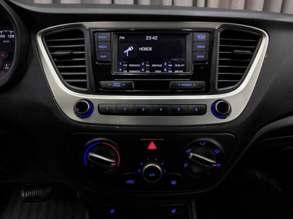 2017 Hyundai Solaris II, серебристый, 1199900 рублей - вид 11