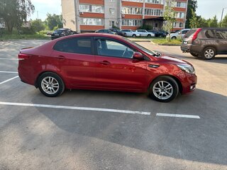 2016 Kia Rio III Рестайлинг, красный, 930000 рублей, вид 4