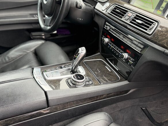 2013 BMW 7 серии 740d xDrive V (F01/F02/F04) Рестайлинг, белый, 2088000 рублей - вид 20