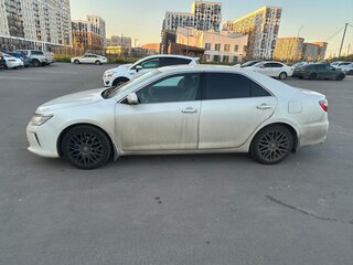2017 Toyota Camry VII (XV50) Рестайлинг, белый, 2350000 рублей, вид 5