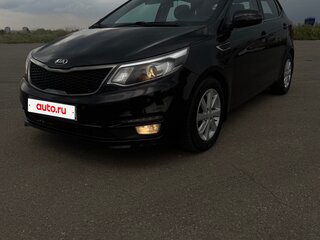 2015 Kia Rio III Рестайлинг, чёрный, 927000 рублей, вид 1