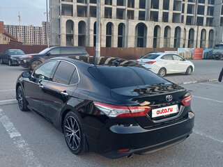 2020 Toyota Camry VIII (XV70), чёрный, 2680000 рублей, вид 5