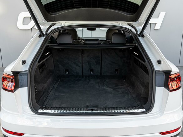 2021 Audi Q8 55 TFSI I (4M), белый, 9750000 рублей - вид 27