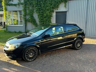 2010 Opel Astra GTC H Рестайлинг, чёрный, 650000 рублей, вид 1