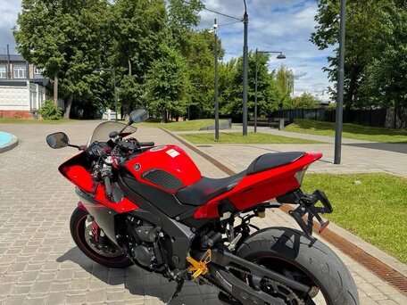 2013 Yamaha YZF-R1, красный, 800000 рублей, вид 4