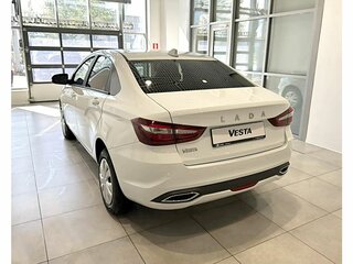 2026 Lada (ВАЗ) Vesta I Рестайлинг (NG), белый, 1663200 рублей, вид 4