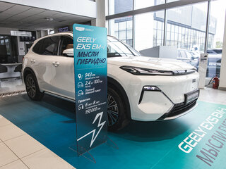 2026 Geely EX5 Гибрид EM-R, белый, 3829990 рублей, вид 3