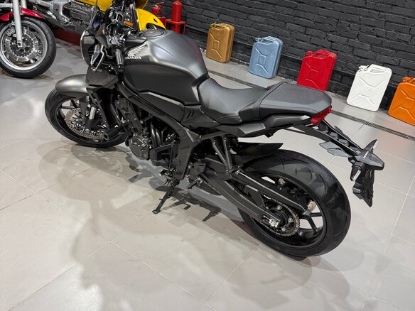 2023 Honda CB 650R, чёрный, 785000 рублей - вид 8