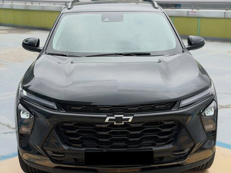 2023 Chevrolet Trax II, чёрный, 1780000 рублей, вид 2