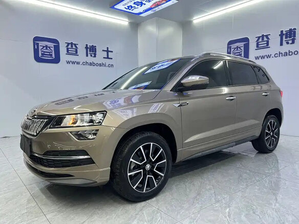 2023 Skoda Karoq I, бежевый, 2200000 рублей - вид 2