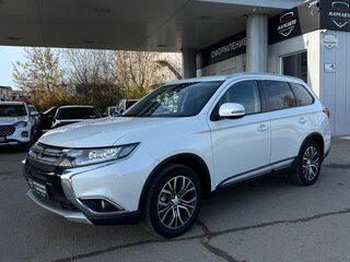 2015 Mitsubishi Outlander III Рестайлинг 2, белый, 1685000 рублей, вид 2