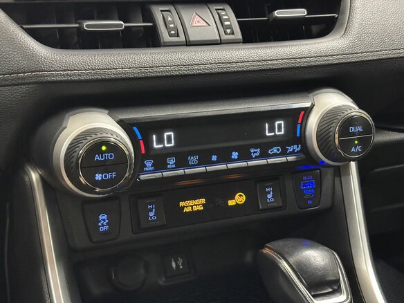 2020 Toyota RAV4 V (XA50), чёрный - вид 15