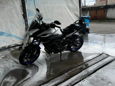 2015 Yamaha MT-09 Tracer (FJ-09), серебристый, 580000 рублей, вид 2