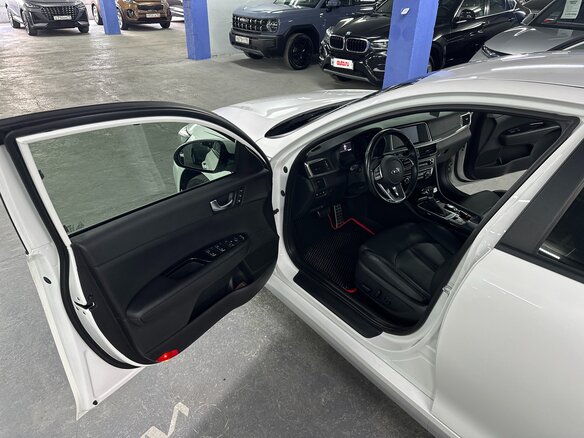 2019 Kia Optima IV Рестайлинг, белый, 1875000 рублей - вид 8