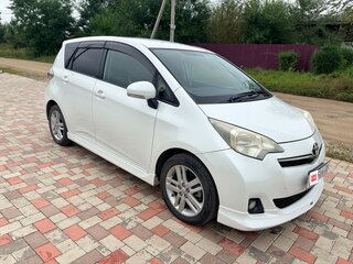 2010 Toyota Ractis II, белый, 750000 рублей, вид 3