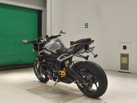 2023 Triumph Street Triple, серый, 850000 рублей, вид 3